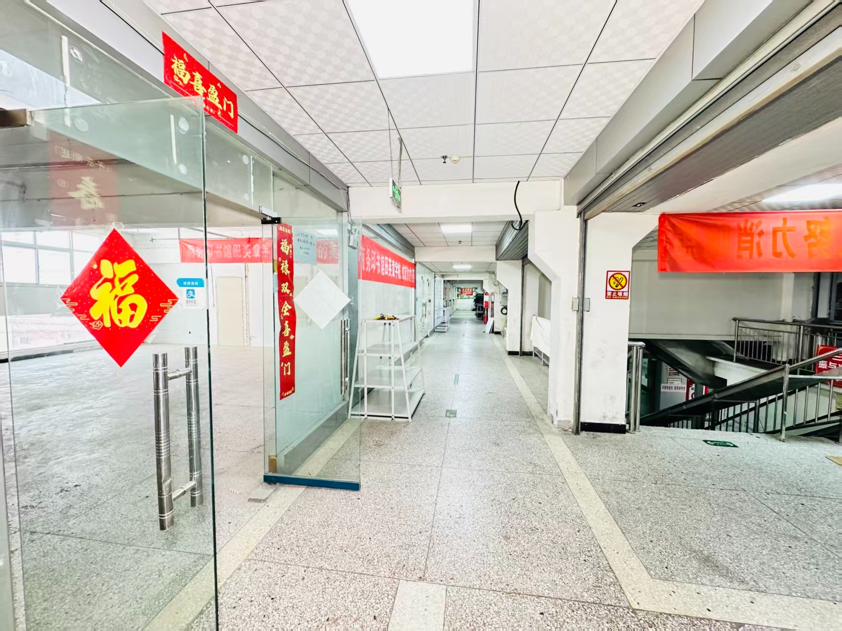 新村北街灵活办公空间，满足企业不同发展阶段需求 ✨ 商业配套完善，助力企业快速成长 ✨ AI产业资源链接，共建创新生态 ✨ 办公、展示、运营一体化空间  现在入驻，抢占AI产业发展新赛道！_COPY