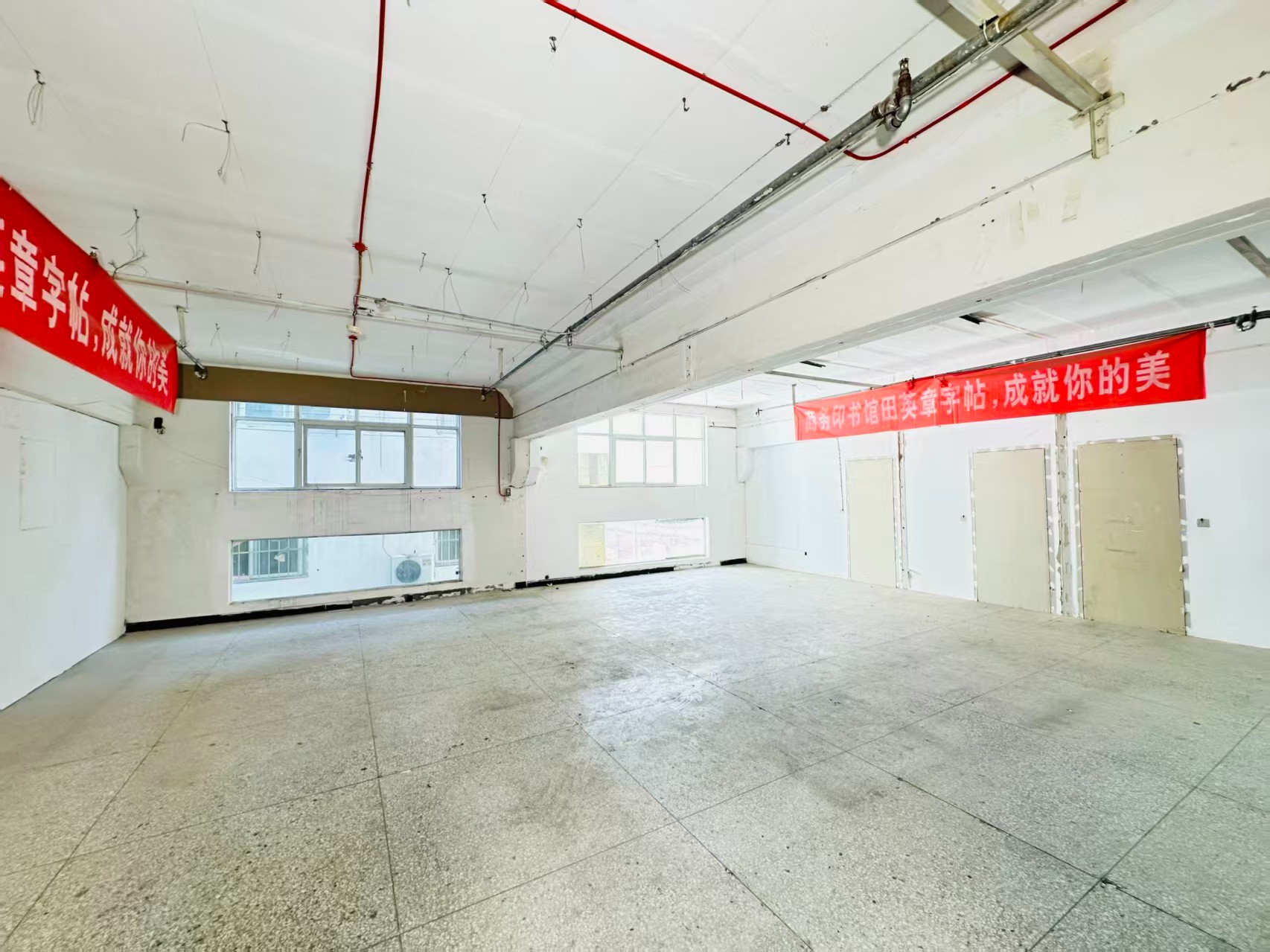 新村北街重点吸引人工智能应用、数字经济、电商直播、智能制造服务、软件开发、科技创新企业及创业团队入驻